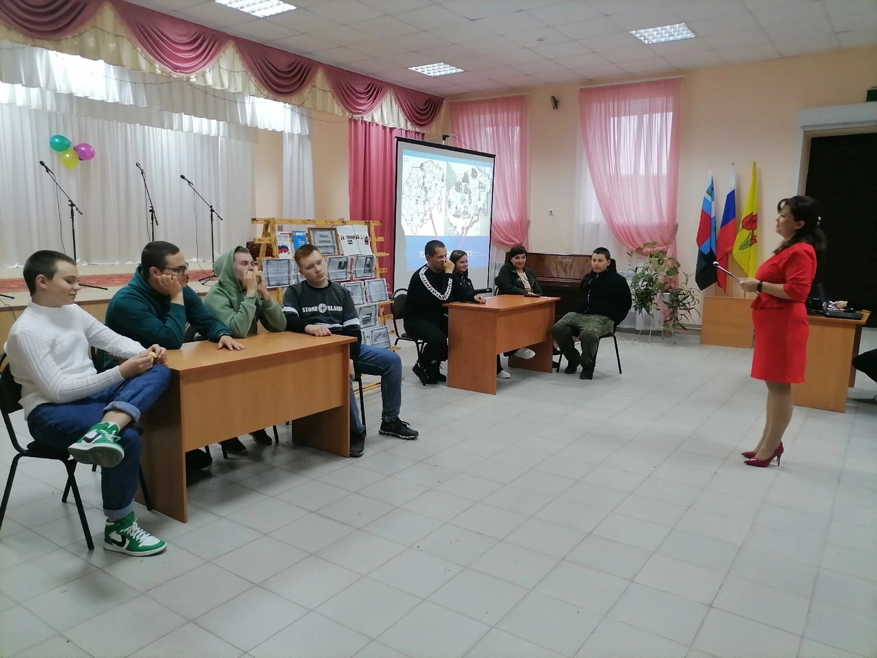 В рамках Недели местного самоуправления в Голофеевском Доме культуры прошла квест-игра «Местное самоуправление»..