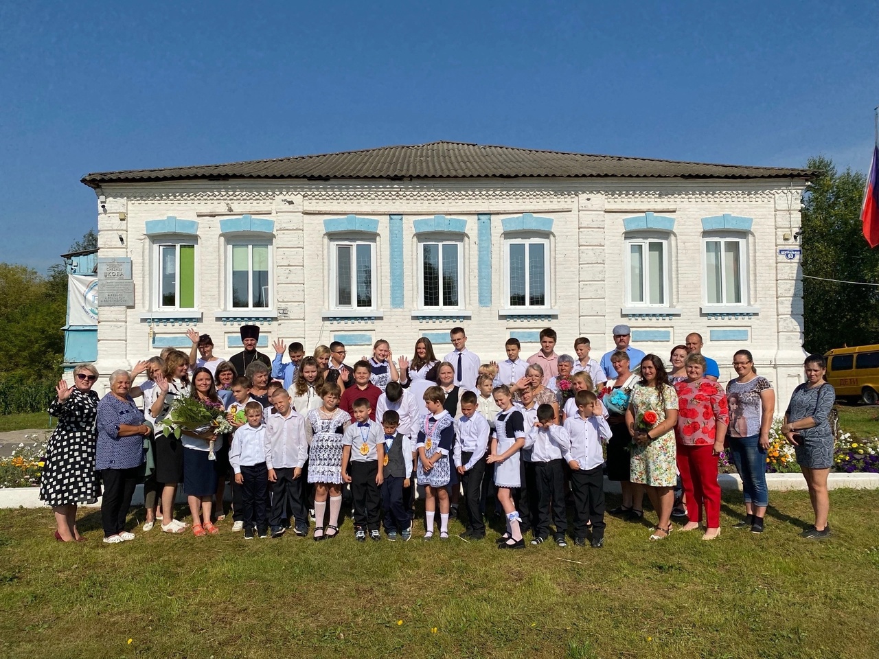 В Голофеевской основной общеобразовательной школе прошла торжественная линейка, посвящённая началу учебного года..