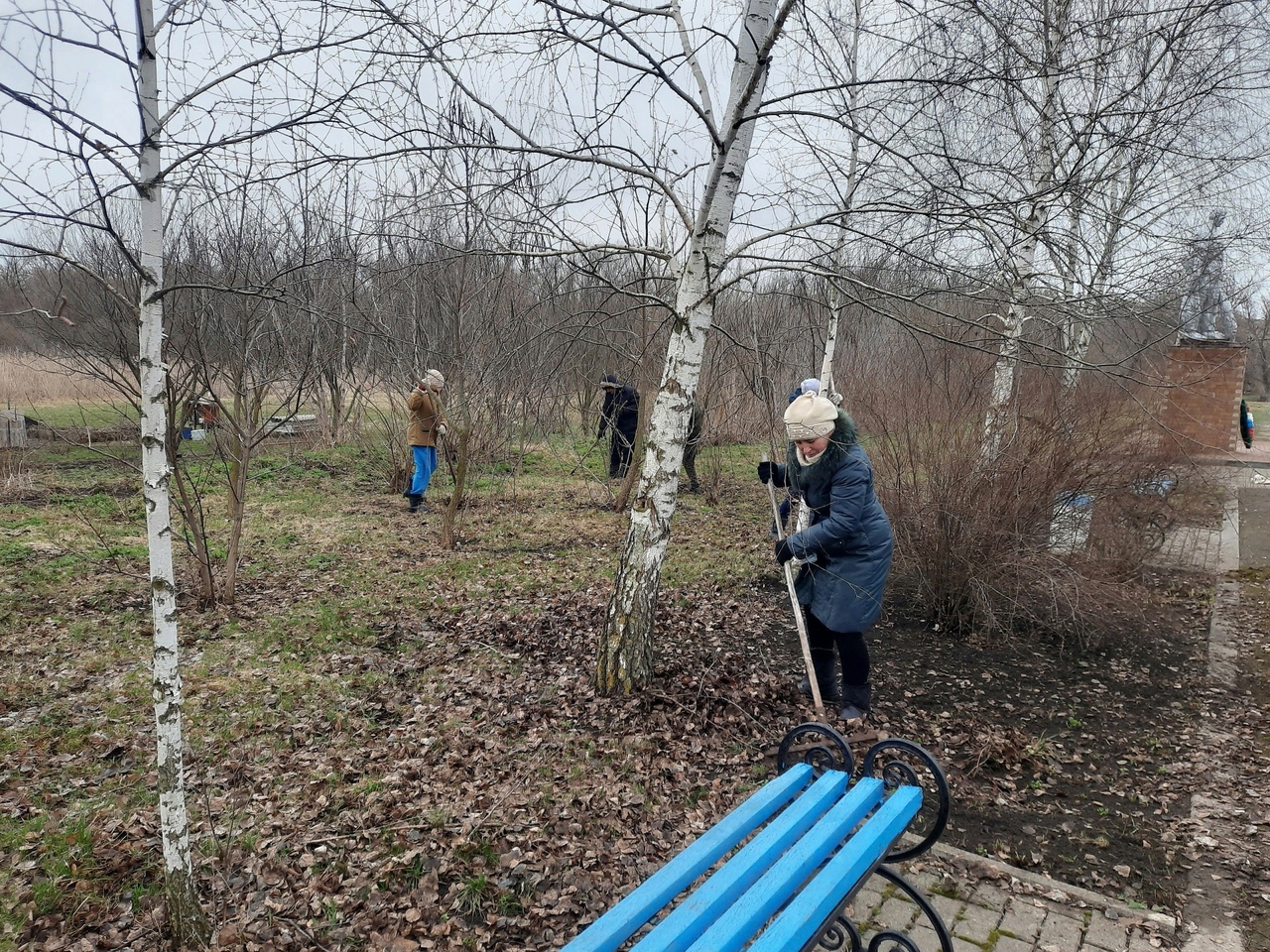 30 марта проведены работы по уборке территории в парковой зоне с.Голофеевка..