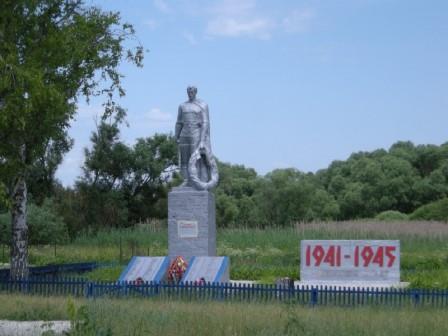 Памятник воинам-односельчанам.