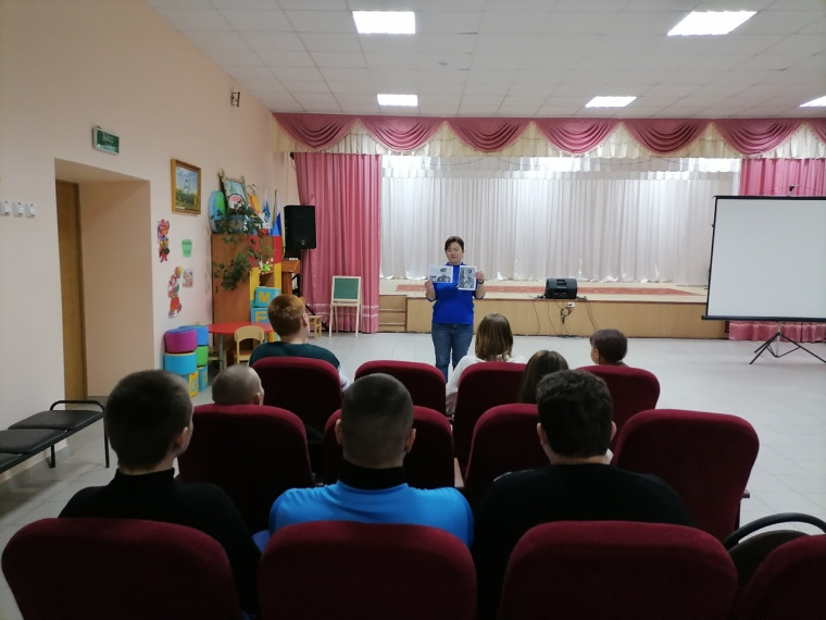 "Призрение к смерти или как Александр Покрышкин прошёл путь от подручного кровельщика до маршала авиации.". "Призрение к смерти или как Александр Покрышкин прошёл путь от подручного кровельщика до маршала авиации.".