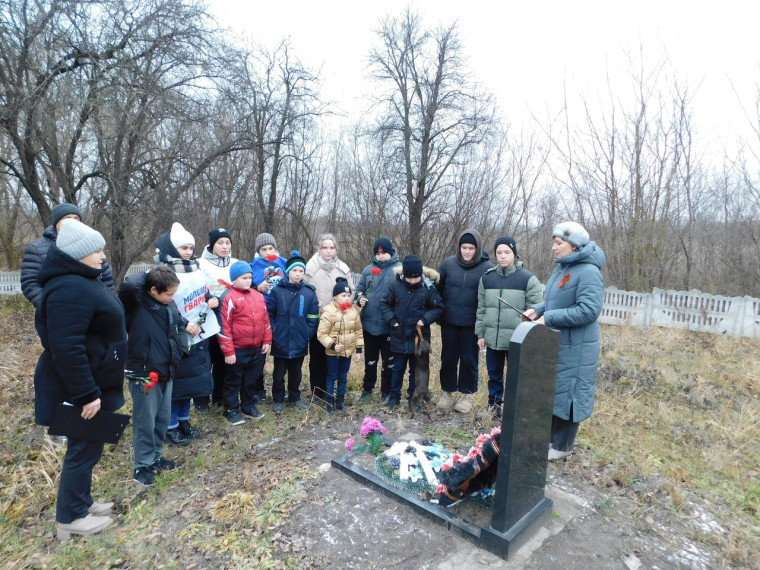 В х.Владимировка прошло памятное мероприятие, посвященное Дню Неизвестного Солдата.. В х.Владимировка прошло памятное мероприятие, посвященное Дню Неизвестного Солдата..